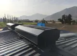 Ventilación lineal gravitacional instalada en cumbrera de galpón